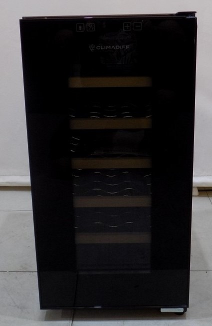 Витрина за вино CLIMADIFF CC18F