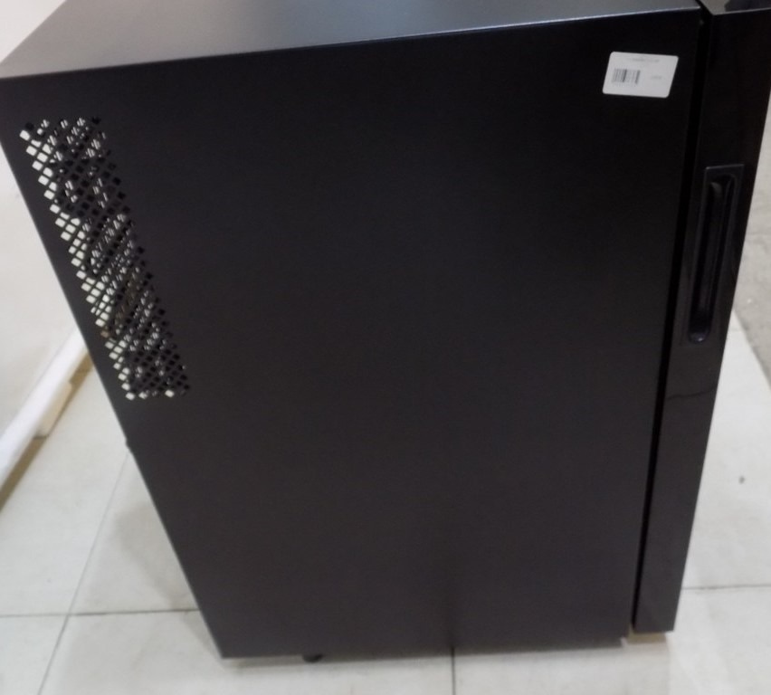 Витрина за вино CLIMADIFF CC18F