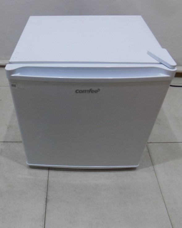 Хладилник Comfee RCD50WH1