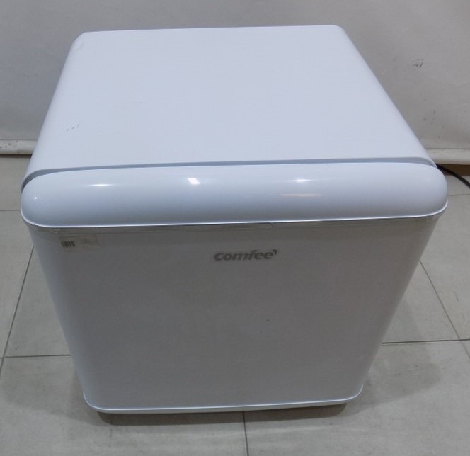 Малък хладилник COMFEE' RCD50WH2EURT ретро дизайн