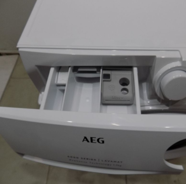 Пералня AEG L6FBG51470