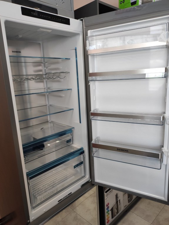 Хладилник SIEMENS KG39NAIAT, iQ500