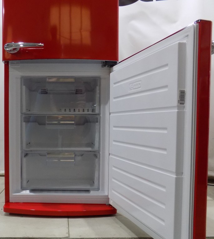 Хладилник Cecotec Bolero 02727 Retro