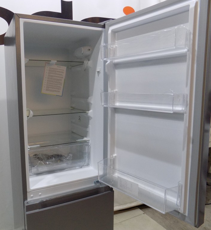 Хладилник Comfee RCB169DS2(E)