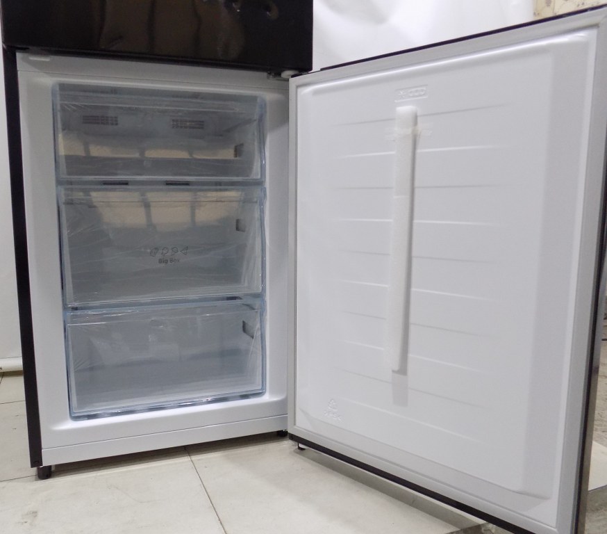 Хладилник Hisense RB390N4BFC