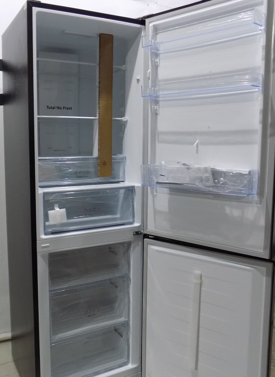 Хладилник Hisense RB390N4BFC