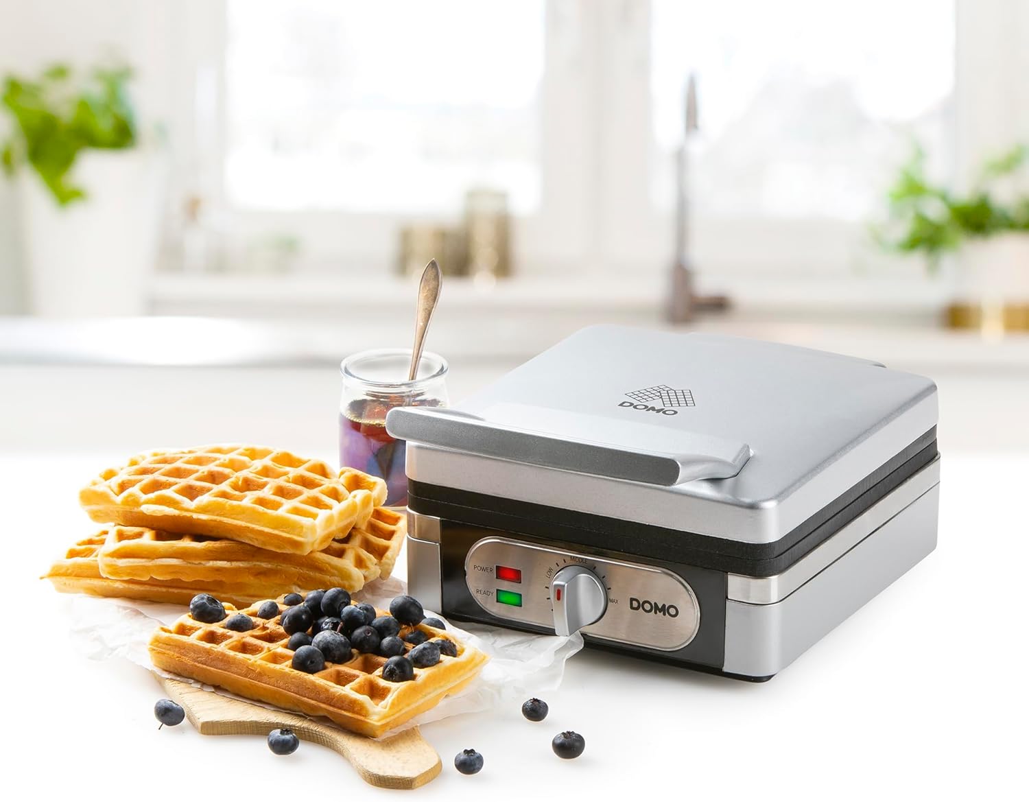 Гофретник Domo DO9047W/N