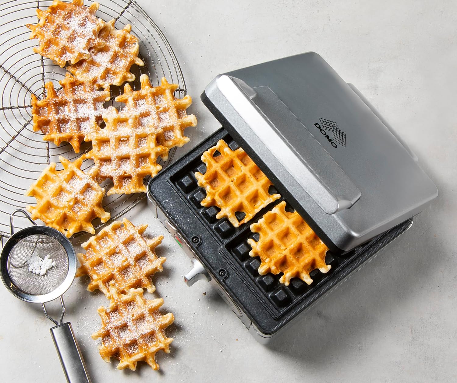 Гофретник Domo DO9047W/N