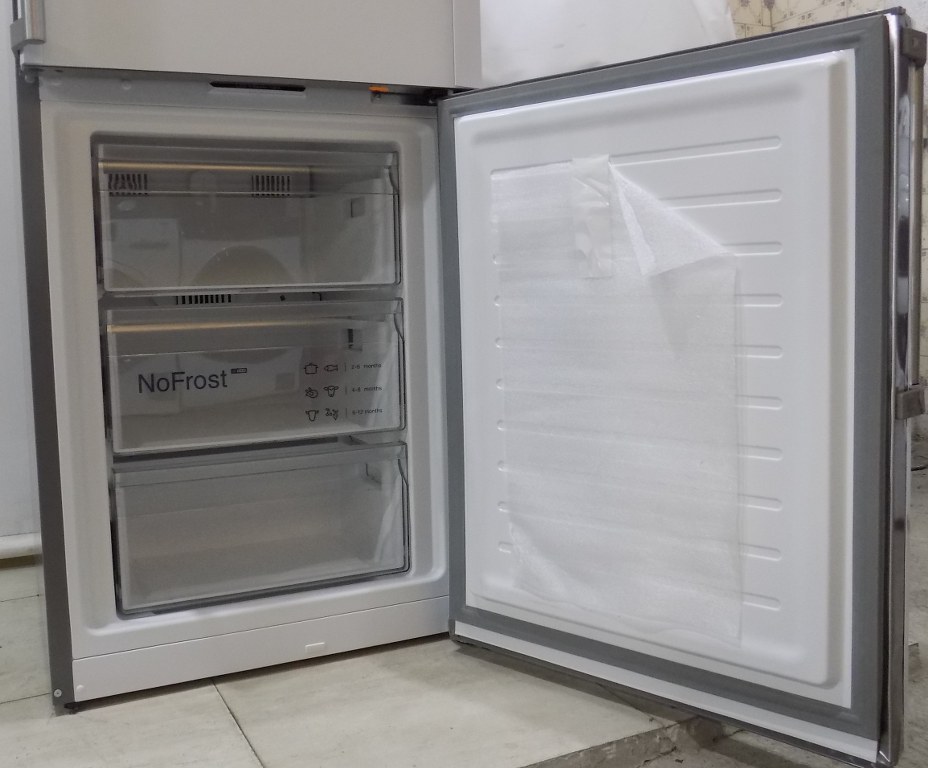 Хладилник SIEMENS KG39NAIAT