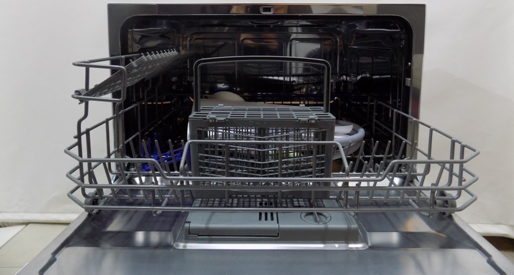 Мини съдомиялна COMFEE TD602E-W