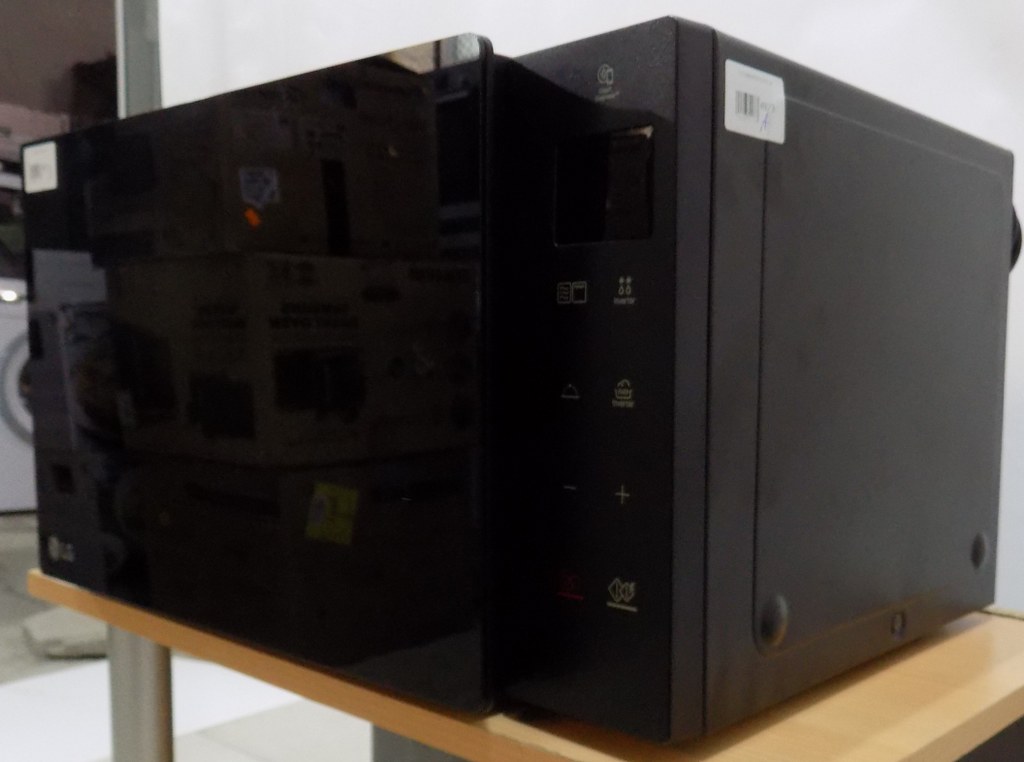 Мирковълнова фурна LG MH6535GDS