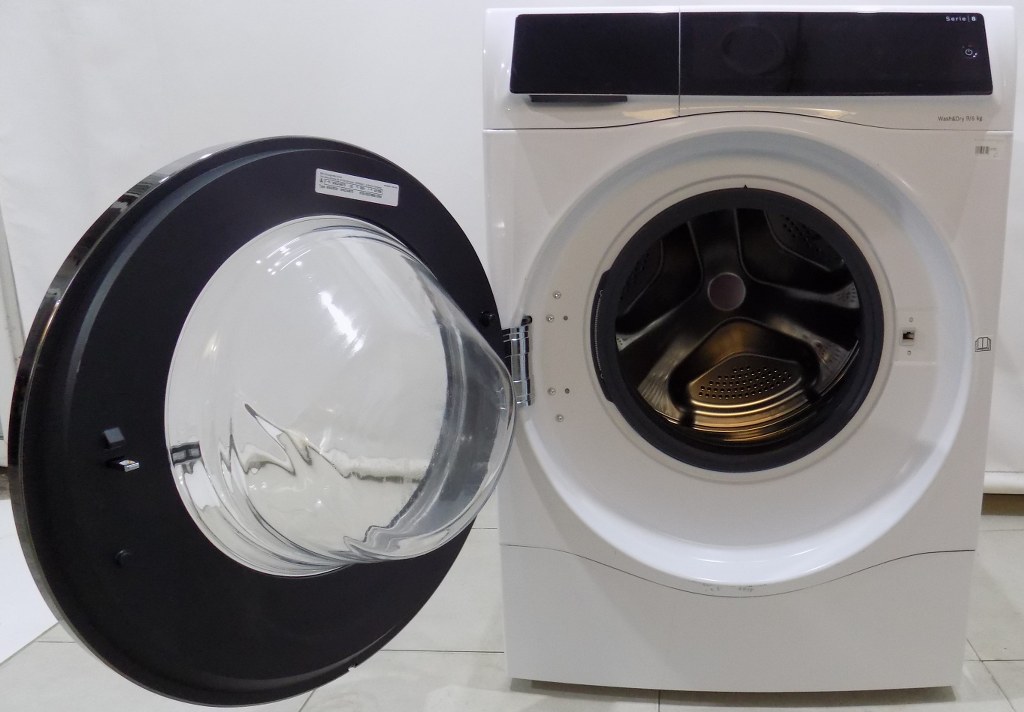 Пералня със сушилня Bosch WNC244070, Serie 8