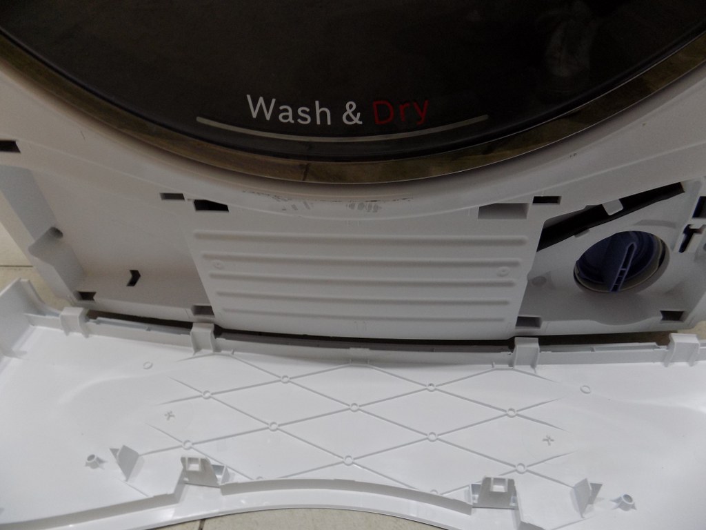 Пералня със сушилня Bosch WNC244070, Serie 8