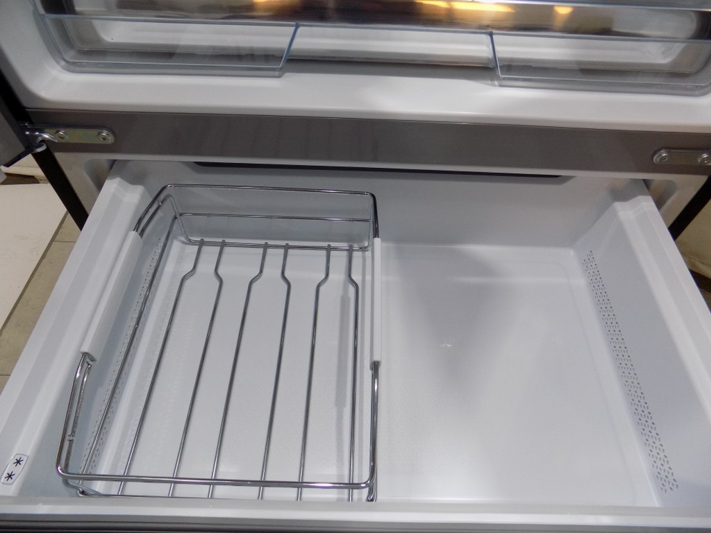 Хладилник Hisense RF540N4SBF2