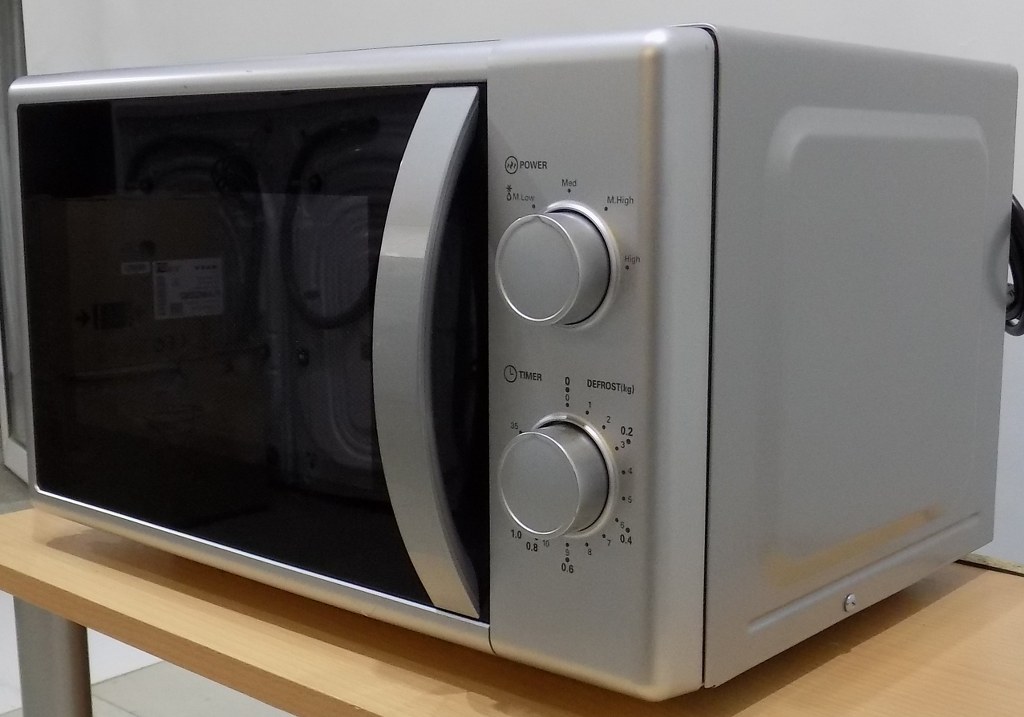 Микровълнова фурна Respekta MW700 W