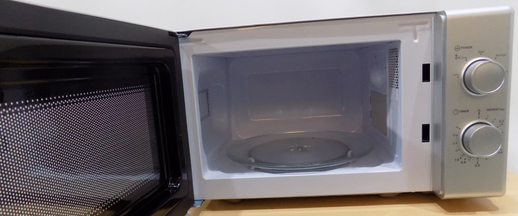 Микровълнова фурна Respekta MW700 W