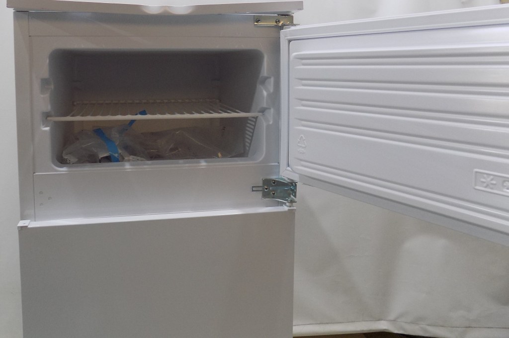 Хладилник за вграждане Bauknecht KDI 12S2