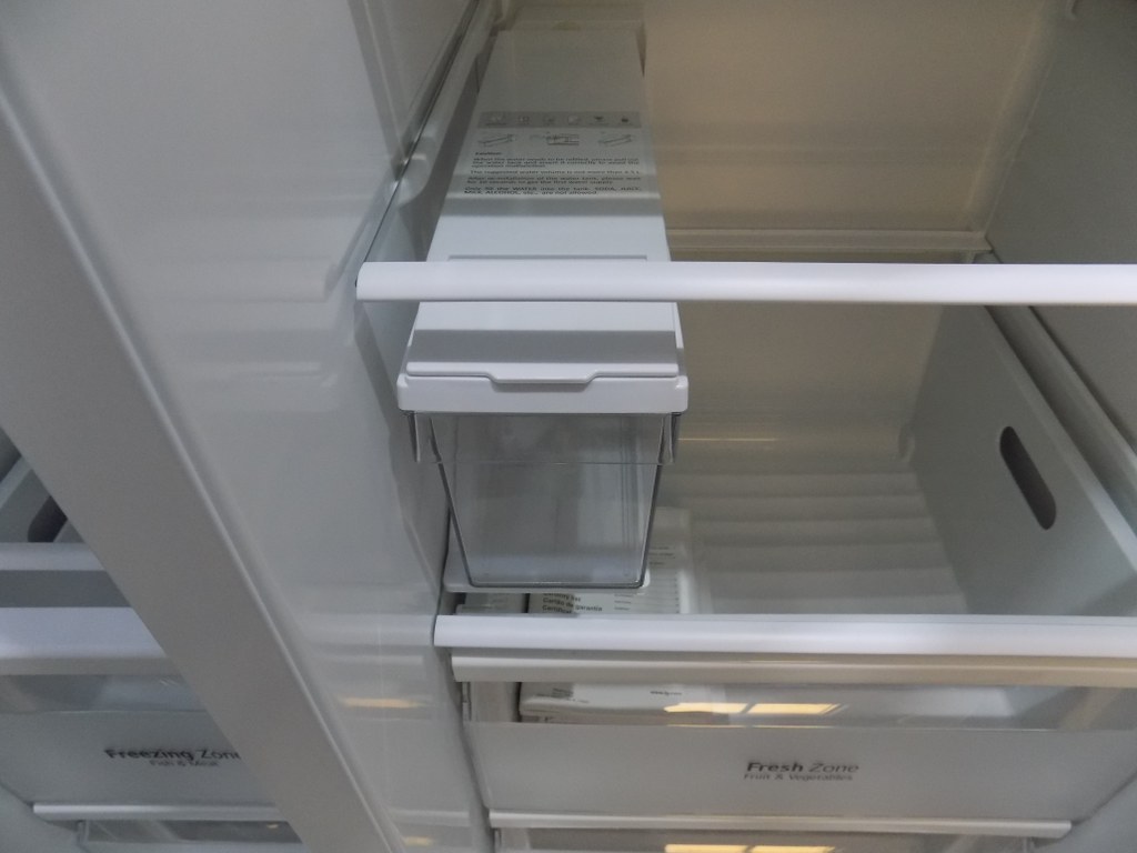 Хладилник LG GSM32HSBEH Side-by-Side