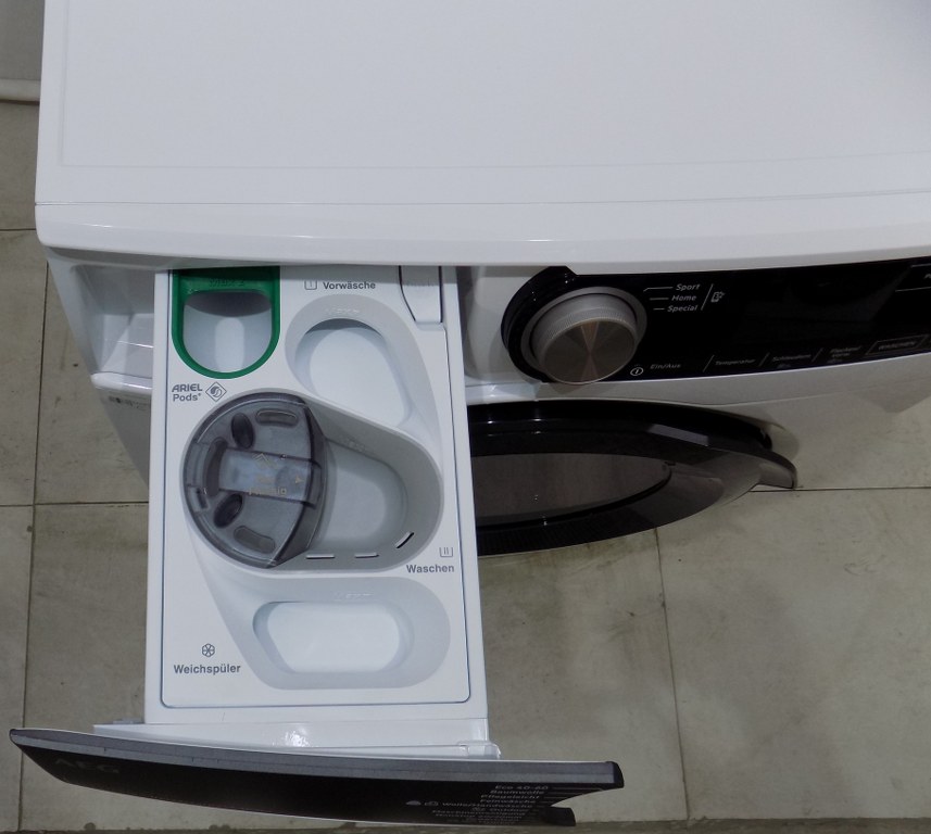 Пералня със сушилня AEG LWR8E80610