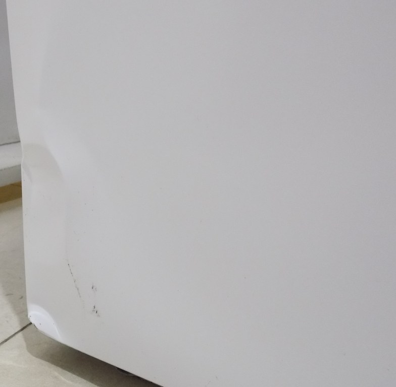 Малък хладилник Comfee RCD93WH2(E)