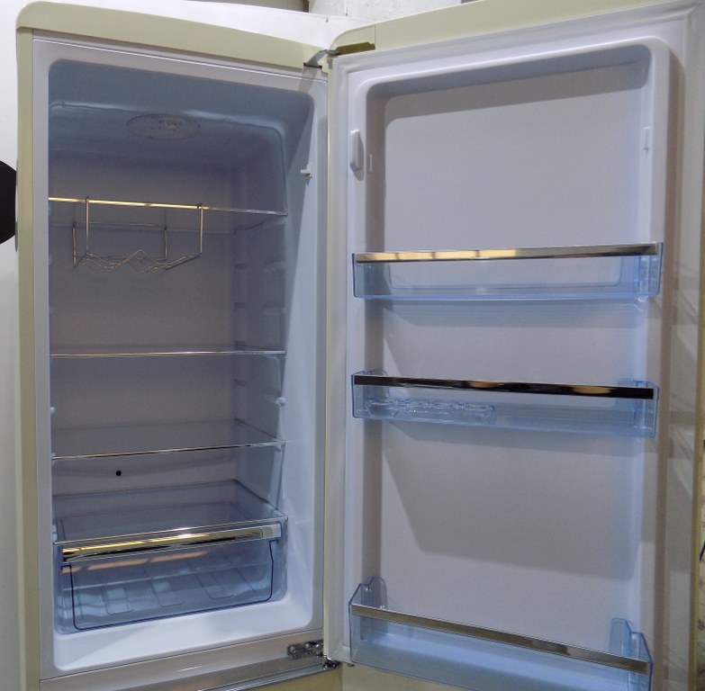 Ретро хладилник Amica Retro KGCR 387 102