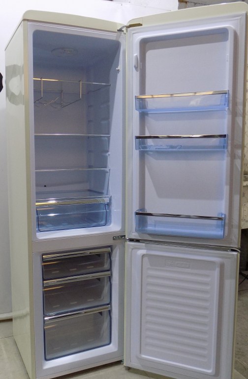 Ретро хладилник Amica Retro KGCR 387 102