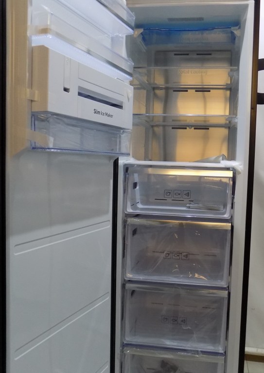 Фризер Samsung RZ32N753ED1