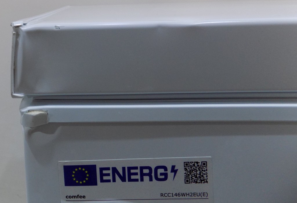 Малък фризер COMFEE RCC146WH2EU(E)
