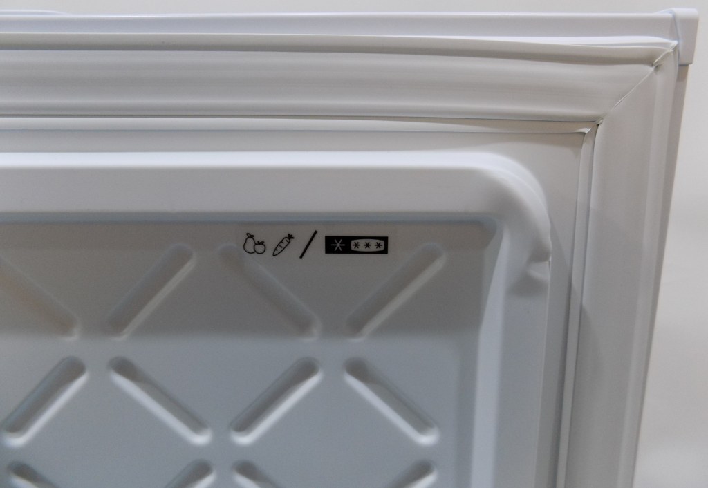 Малък фризер COMFEE RCC146WH2EU(E)