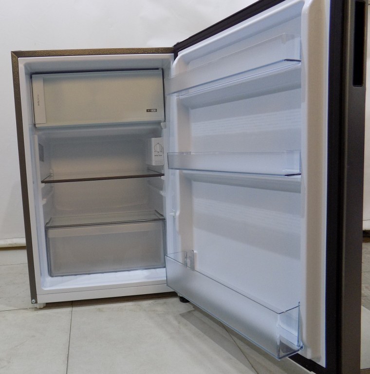 Малък хладилник Candy CNOQ2S58EX