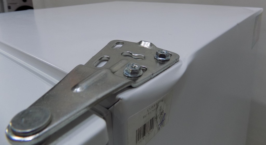 Малък хладилник COMFEE RCT87WH2(E)