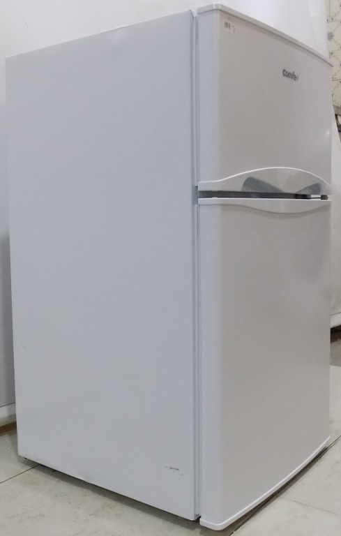 Малък хладилник COMFEE RCT87WH2(E)