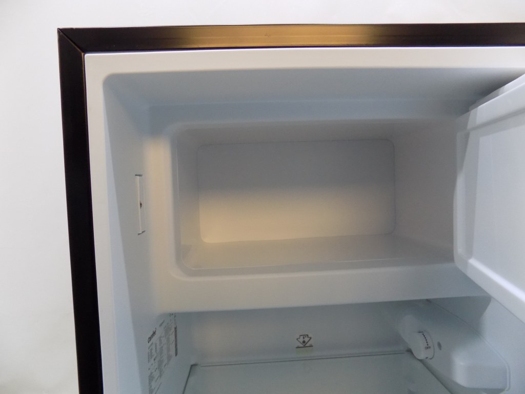 Малък хладилник Comfee RCD115DK2