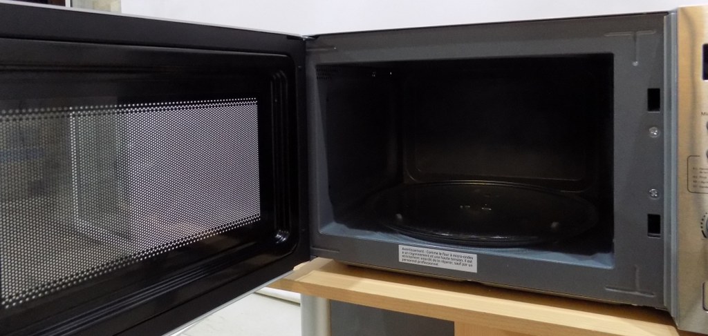 Микровълнова фурна BRANDT - SE2500X