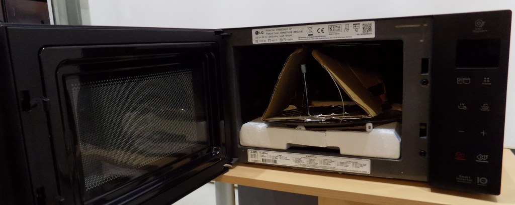 Микровълнова фурна LG MH6535GDS