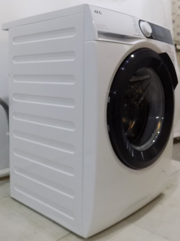 Пералня AEG LR7A70690