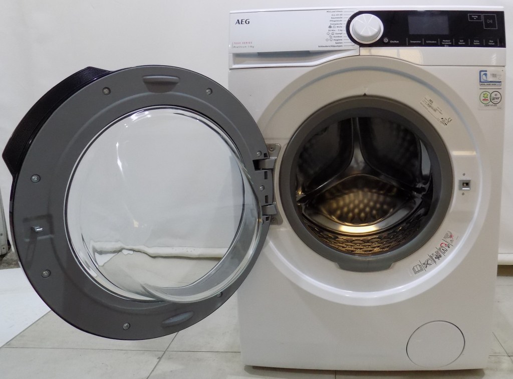 Пералня AEG LR7A70690