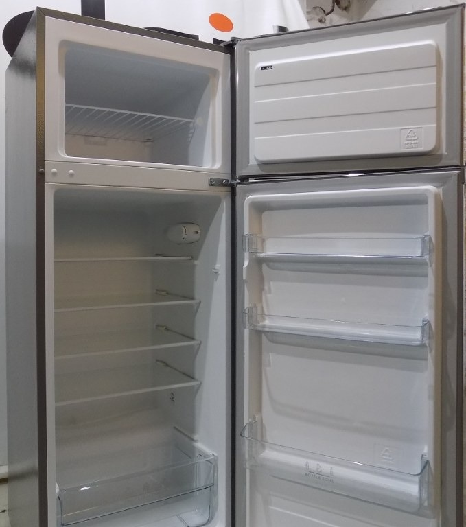 Хладилник Comfee RCT284DS2