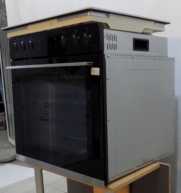 Фурна за вграждане с котлони HANSEATIC HBCO7210A1+HI46074CA