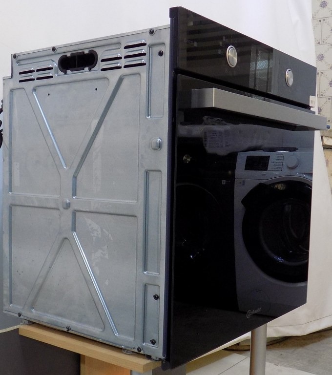 Фурна за вграждане BAUKNECHT BAK5S KP8V2 BLG