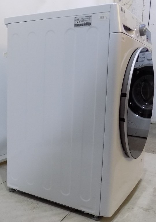 Пералня със сушилня  LG W4WR70X61