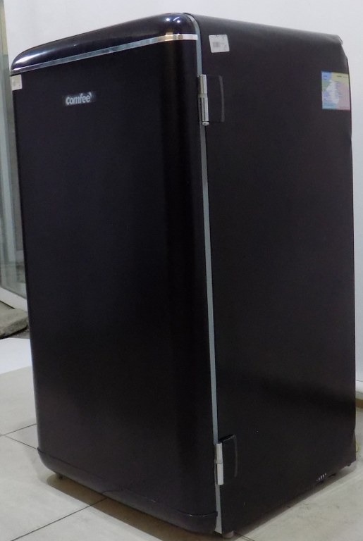 Малък хладилник Comfee RCD93BL2EURT(E)