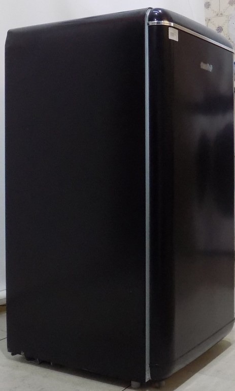 Малък хладилник Comfee RCD93BL2EURT(E)