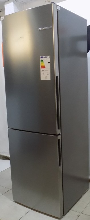 Хладилник Bosch KGE36AICA