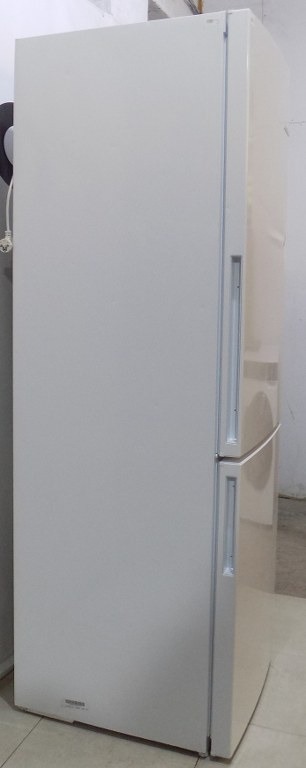 Хладилник Bosch KGE36AWCA
