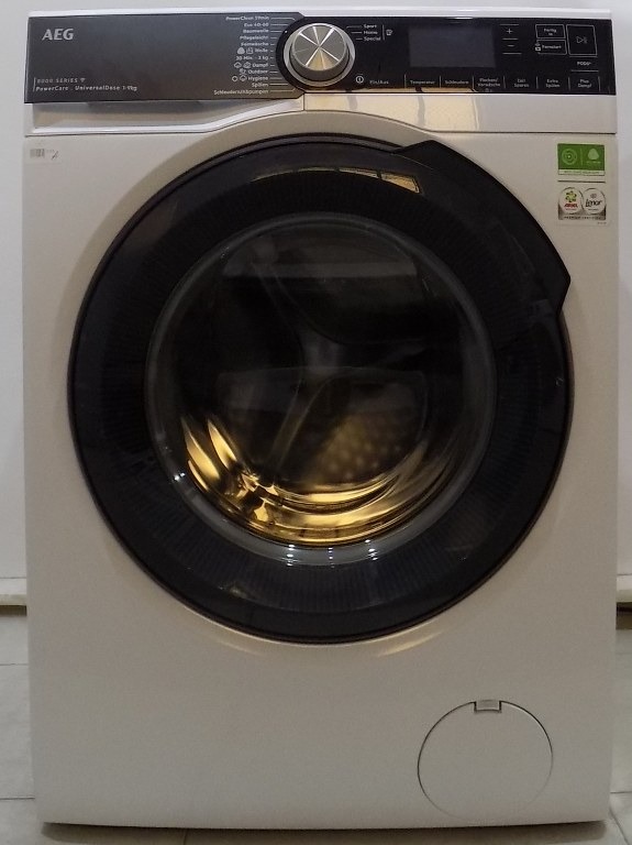Пералня AEG LR8E80690
