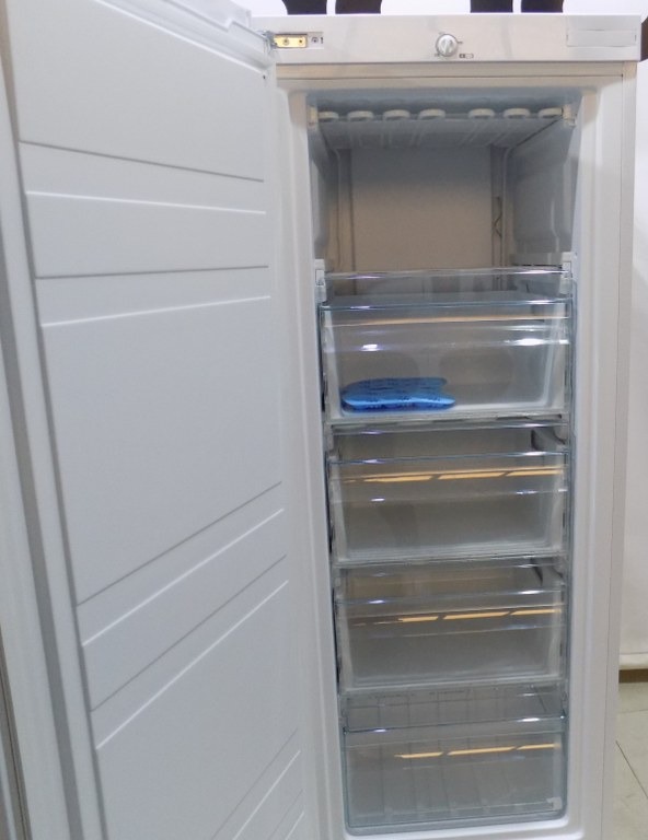 Охладител Comfee RCU160WH2(E)