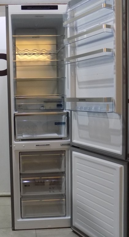 Хладилник Siemens KG39NAIAU iQ500