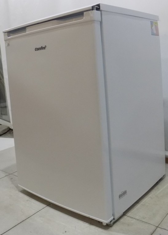 Малък хладилник Comfee RCD133WH3